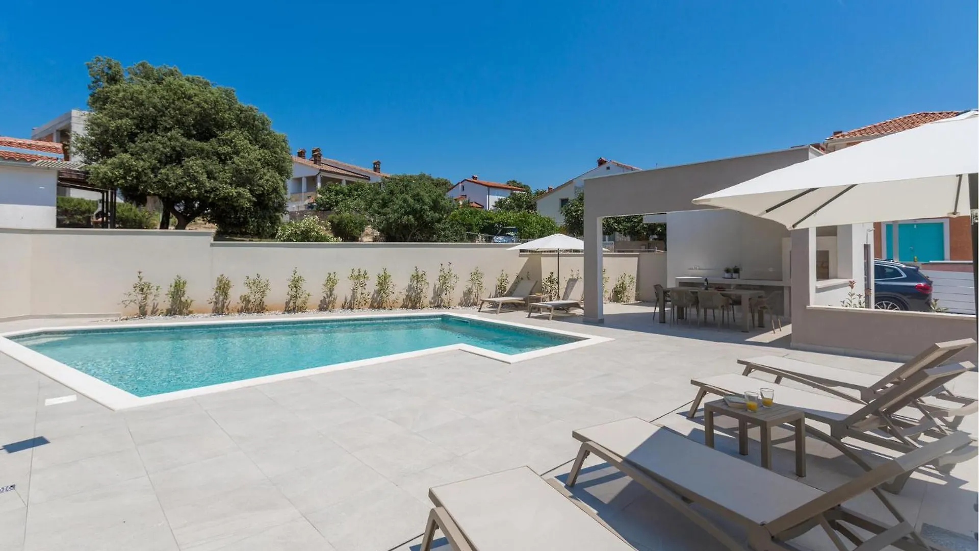 Awesome Home In Barbariga With Kitchen
