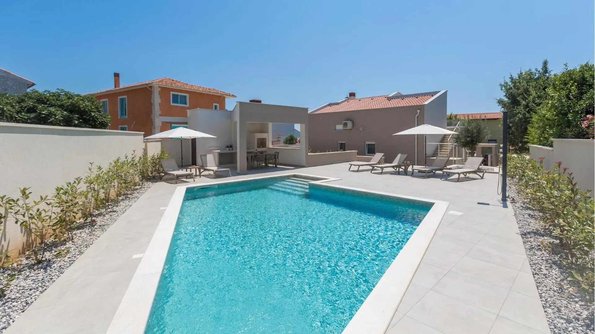 Awesome Home In Barbariga With Kitchen