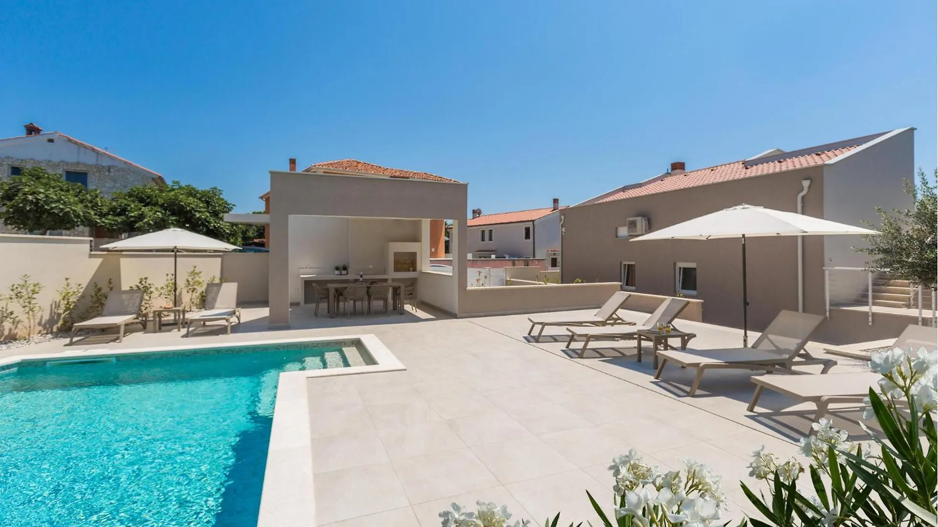 Awesome Home In Barbariga With Kitchen location
